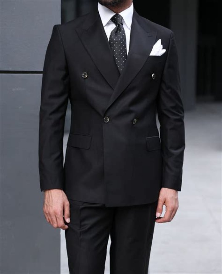 Are double-breasted suits slimming?