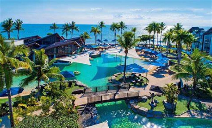 Does Fiji have hotels?