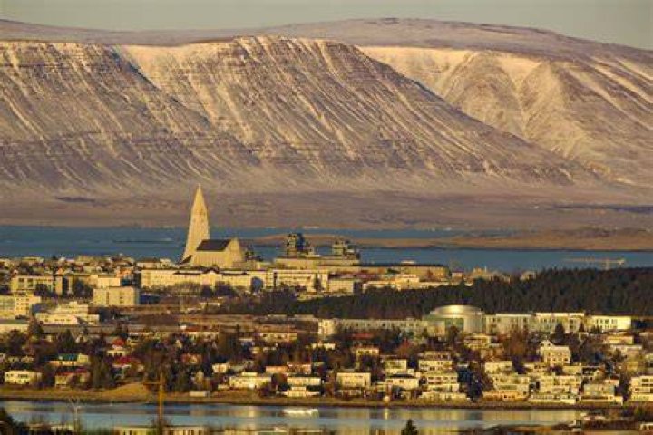 Does Iceland have debt?