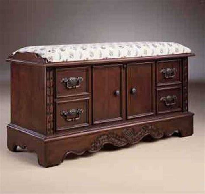 Does Lane still make cedar chests?