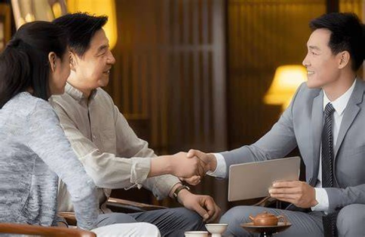 How do you greet someone in China?