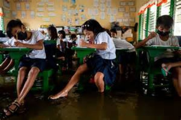 How many students are not studying in the Philippines?