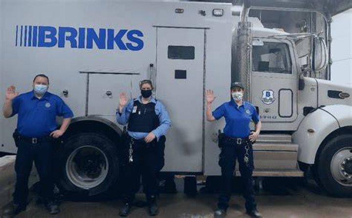 How much does a vault personnel make at Brinks?