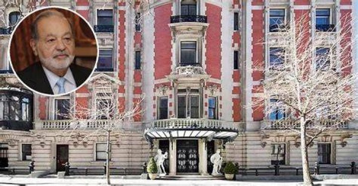 How much does Carlos Slim make per day?
