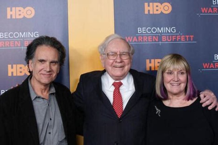 Is Warren Buffett leaving money to family?