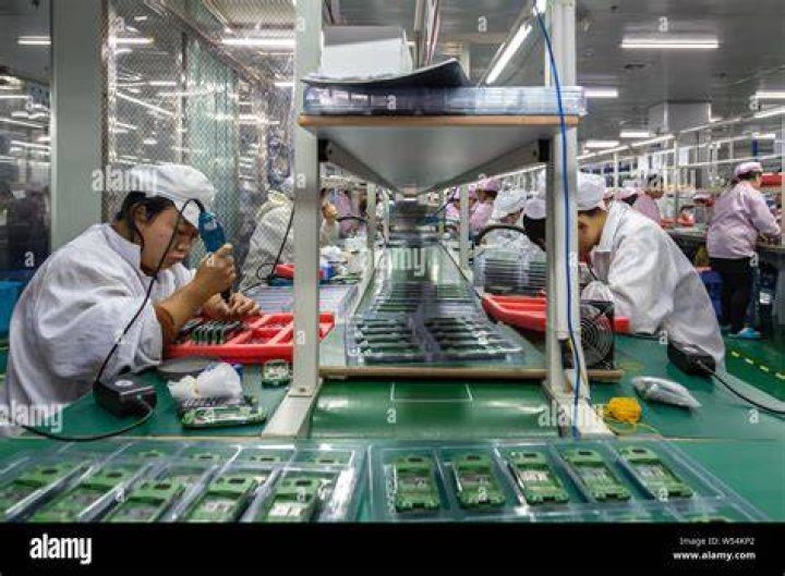What companies use Chinese manufacturing?