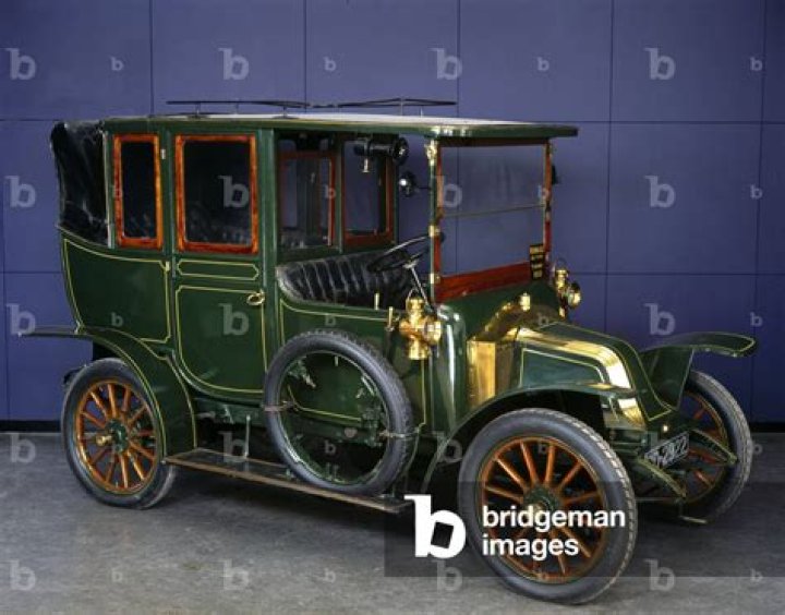 When were taxis invented in the US?