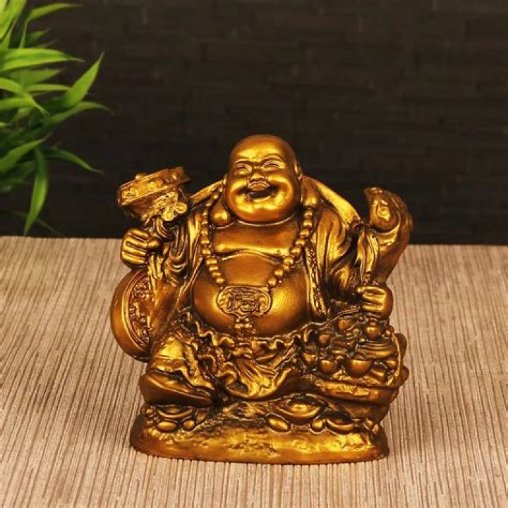 Which type of laughing Buddha is lucky?