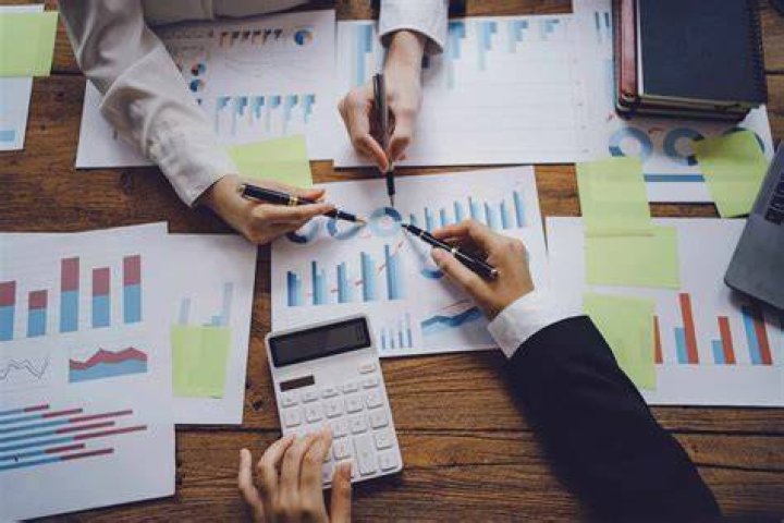 Why financial reports must be timely?